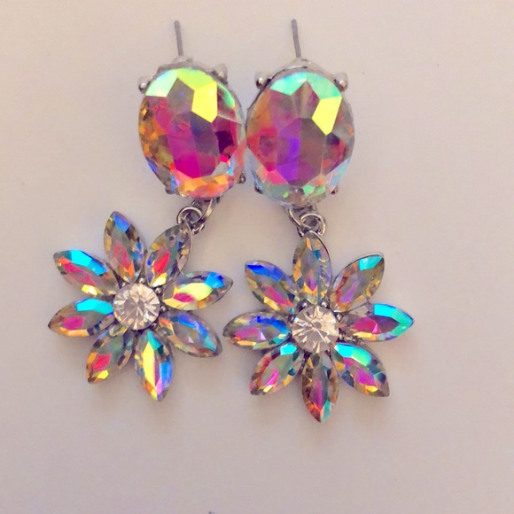 Stunning Aurora Borealis Crystal Statement Earrings - Picture 14 of 17